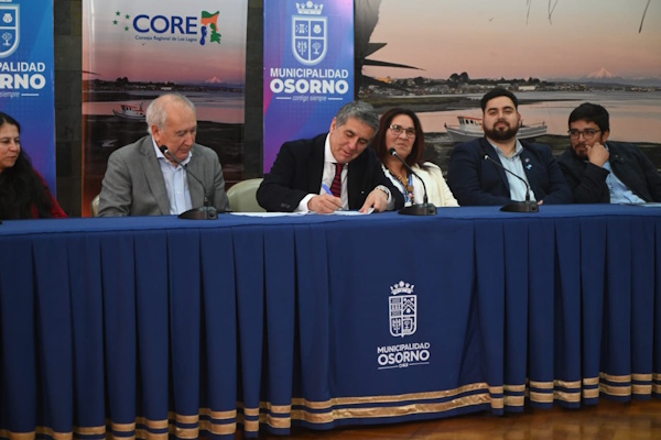 Con apoyo del GORE, se firma convenio que permitirá retomar la reposición del Liceo Carmela Carvajal