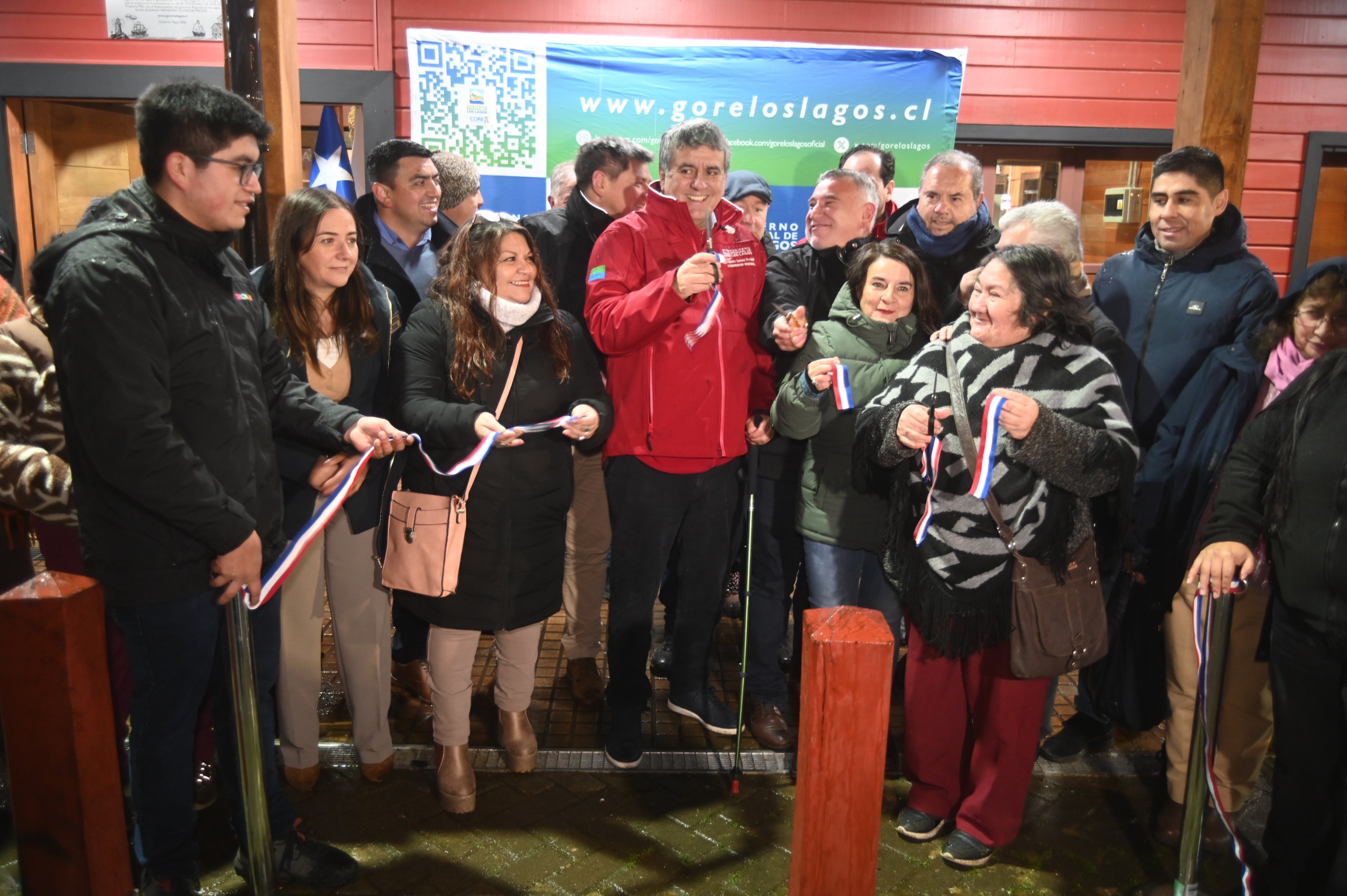 Gobierno Regional invierte más de $470 millones en la recuperación de la feria artesanal y transporte escolar inclusivo para Chonchi