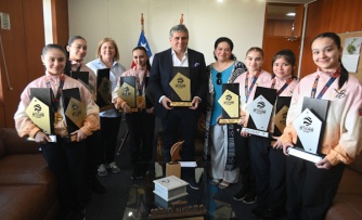 Gobernador reconoce a la Academia de Danza SL por su destacada participación internacional