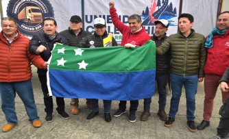 “Ruta Chile por Chile”: Gobernador de Los Lagos recibe a caravana del gremio de camioneros en su ingreso a la región