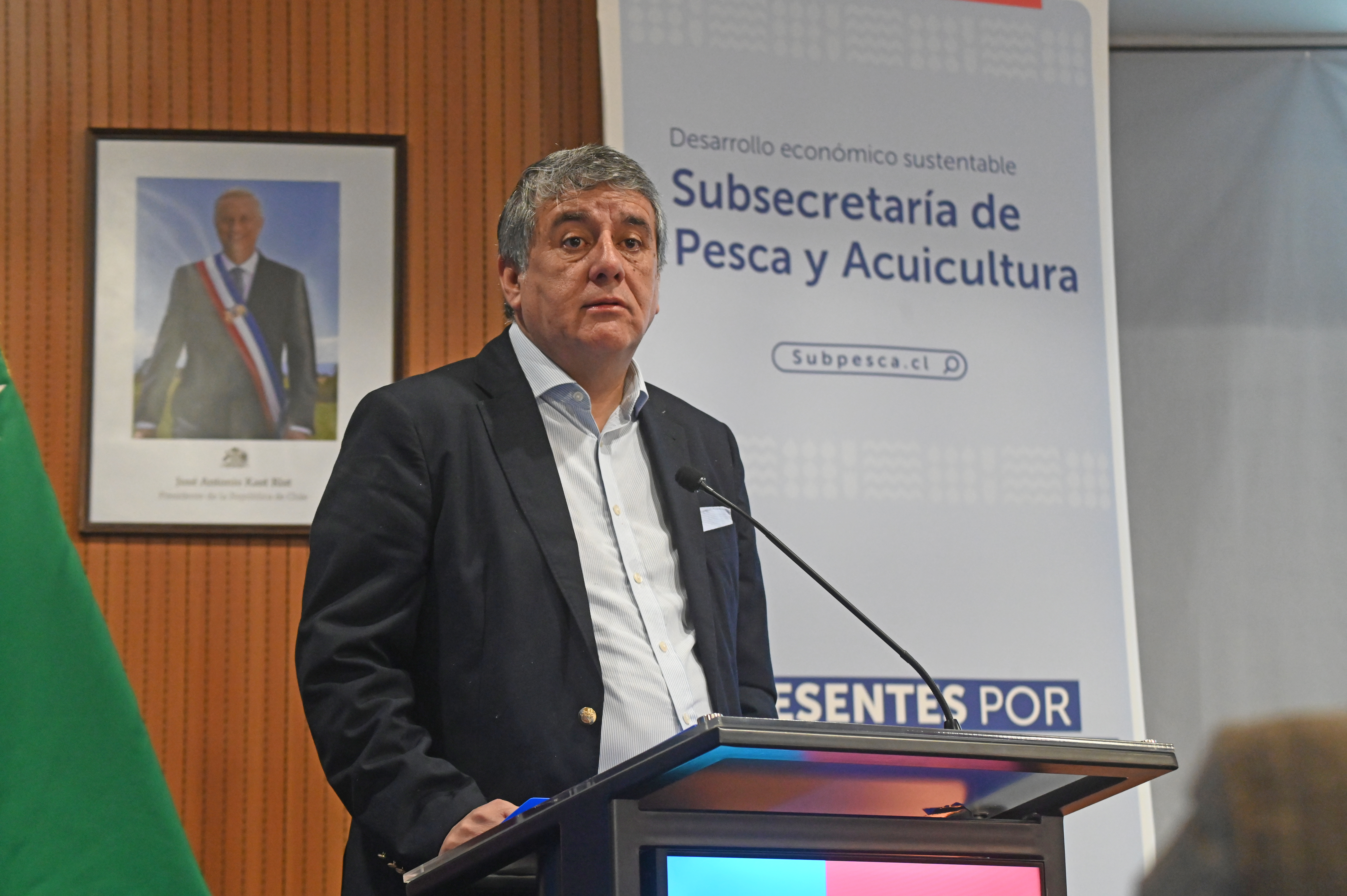 Gobernador Alejandro Santana valoró diálogo por el futuro del borde costero y llamó a avanzar con reglas claras para la acuicultura