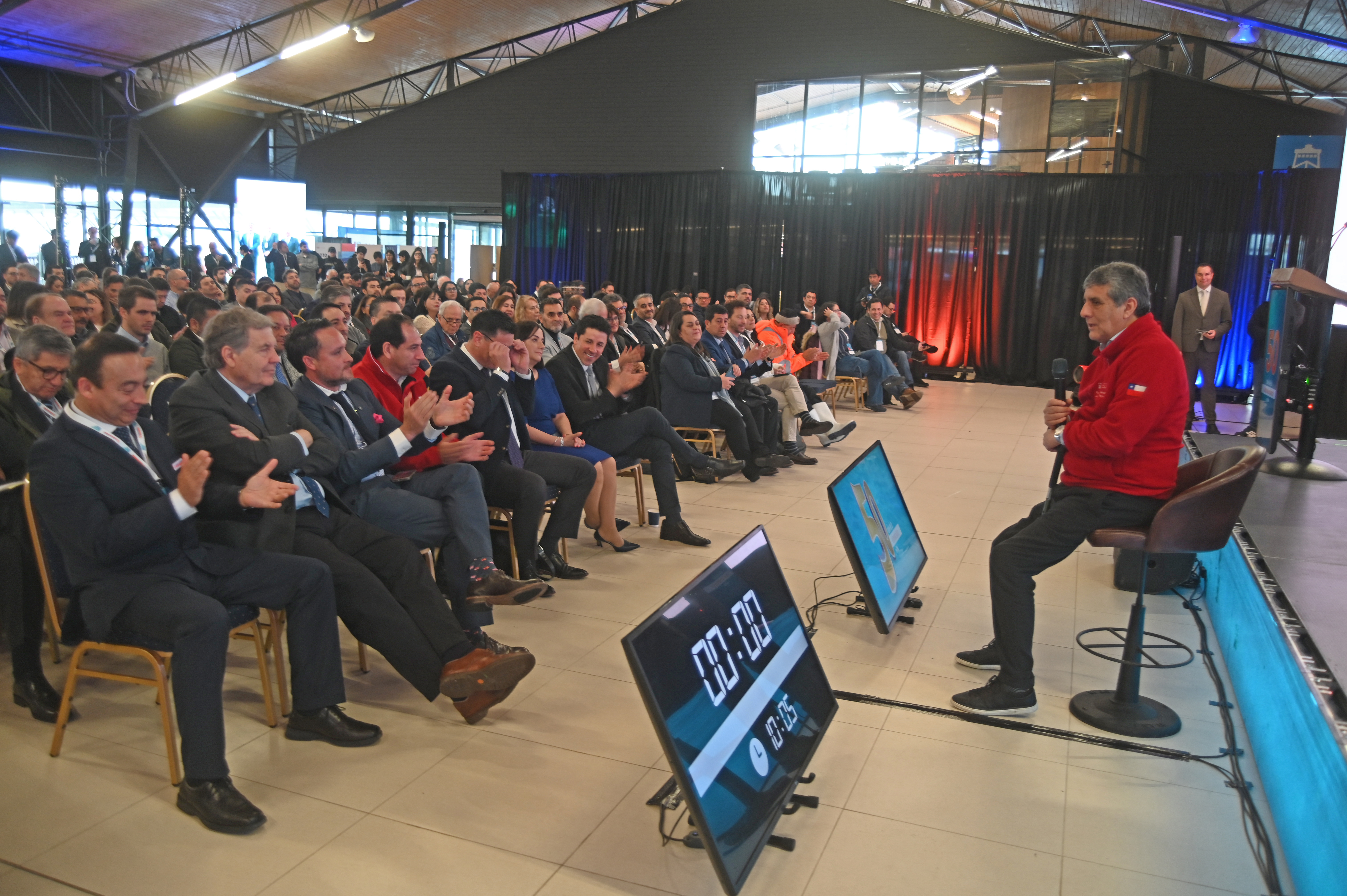Gobernador Alejandro Santana destaca los 50 años de la salmonicultura y propone alianza público-privada para posicionar a Chile como líder mundial