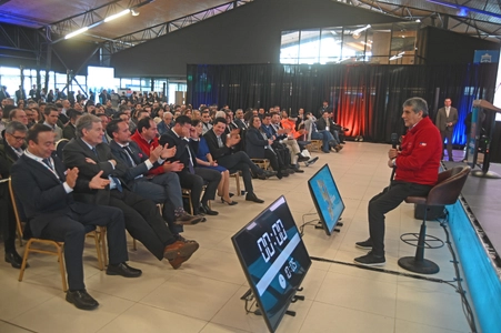 Gobernador Alejandro Santana destaca los 50 años de la salmonicultura y propone alianza público-privada para posicionar a Chile como líder mundial